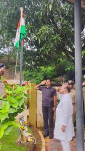 ಹುಬ್ಬಳ್ಳಿ ನಿವಾಸದಲ್ಲಿ 80ನೇ ಸ್ವಾತಂತ್ರ್ಯೋತ್ಸವ ಆಚರಿಸಿದ ಬಸವರಾಜ ಬೊಮ್ಮಾಯಿ